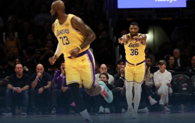 bti体育官方入口-詹姆斯燃尽湖人3-0火箭 老詹带队过首轮就是GOAT？